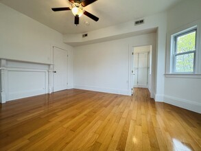 58 Oliver St, Unit 2 in Somerville, MA - Building Photo - Building Photo