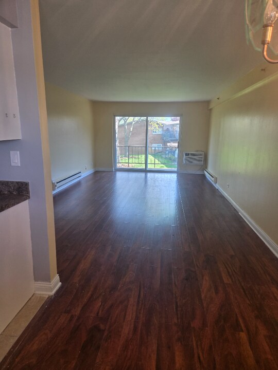 1505 S Canford Cliffs Dr in Mount Prospect, IL - Building Photo