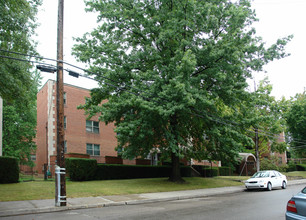 College Gardens in Pittsburgh, PA - Building Photo - Building Photo