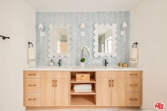 17481 Tramonto Dr in Los Angeles, CA - Foto de edificio - Building Photo