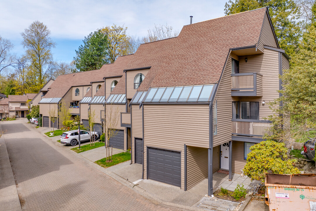 Simon Fraser Village in Burnaby, BC - Building Photo