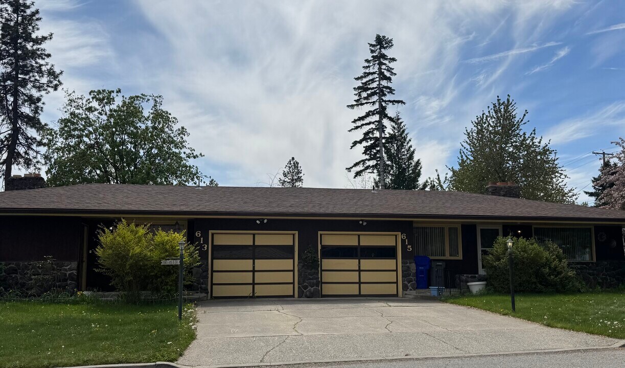 613 W Jay Ave in Spokane, WA - Foto de edificio