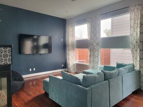 906 Hutchins St in Houston, TX - Building Photo - Building Photo