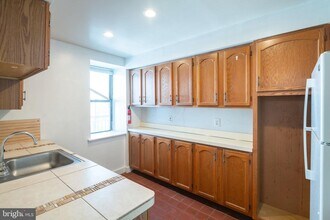 1321-23 Spruce St, Unit 8E in Philadelphia, PA - Building Photo - Building Photo