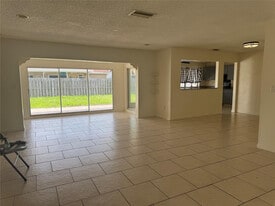 9651 Sunset Strip in Sunrise, FL - Building Photo
