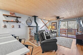 102 Skiview Ln in Beech Mountain, NC - Foto de edificio - Building Photo
