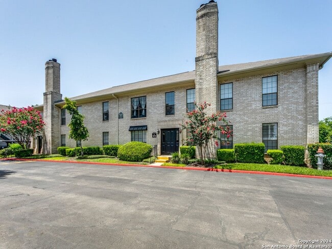 property at 2611 Eisenhauer Rd