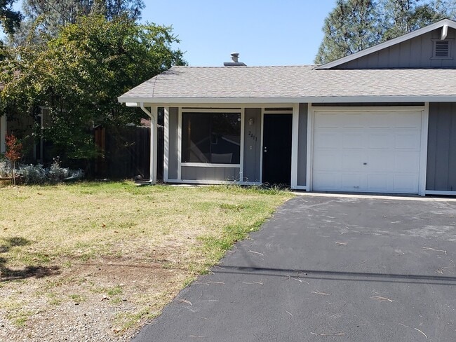 2411 Cottage Dr in Auburn, CA - Building Photo - Building Photo