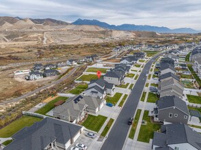 16037 S Coupler Ln in Bluffdale, UT - Foto de edificio - Building Photo