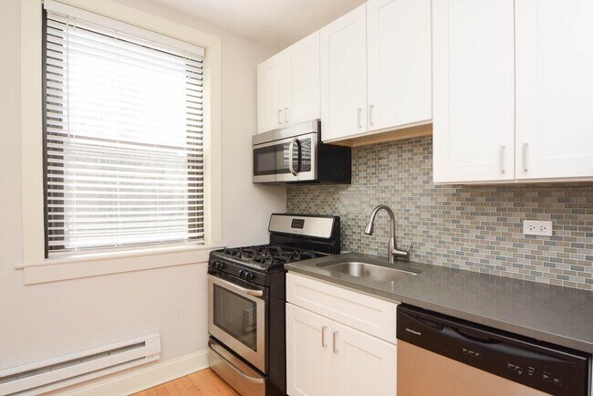 2324 N Rockwell St in Chicago, IL - Building Photo - Building Photo