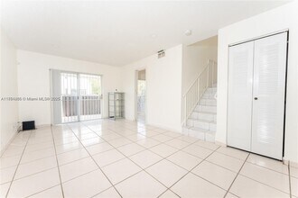 452 SW 2nd St in Miami, FL - Foto de edificio - Building Photo
