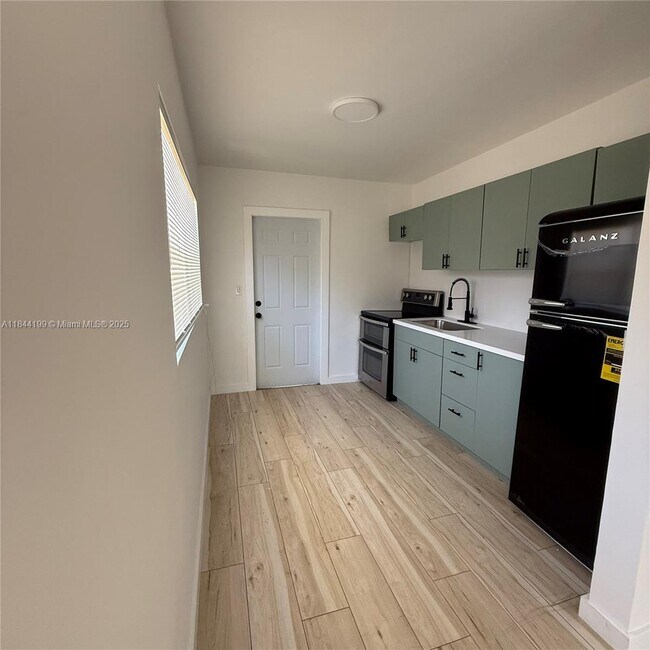 1827 N Dixie Hwy-Unit -1 in Fort Lauderdale, FL - Building Photo - Building Photo