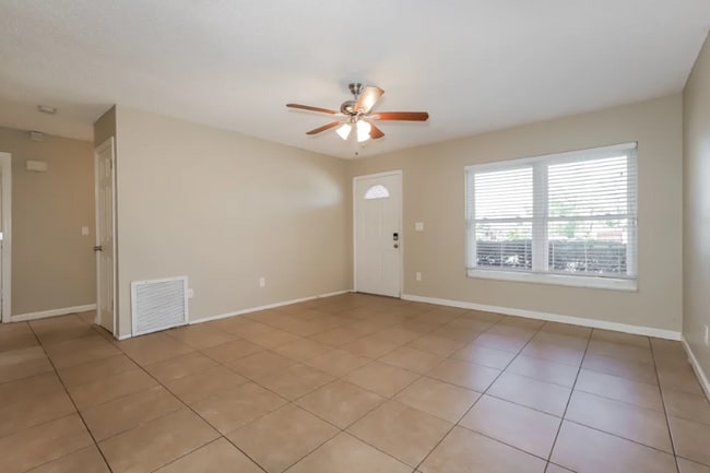 112 Circle Hill Dr in Brandon, FL - Building Photo - Building Photo