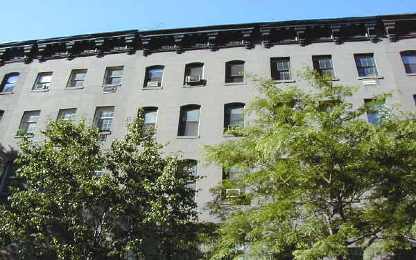 133 E 35TH ST in New York, NY - Building Photo