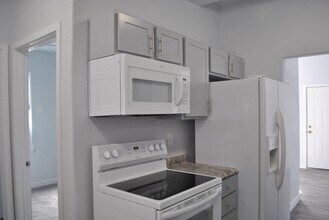 201 W Cedar St in Rawlins, WY - Foto de edificio - Building Photo