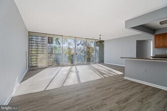 1822 Metzerott Rd in Adelphi, MD - Building Photo - Building Photo