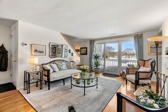 126 Merrimac St in Newburyport, MA - Building Photo - Building Photo