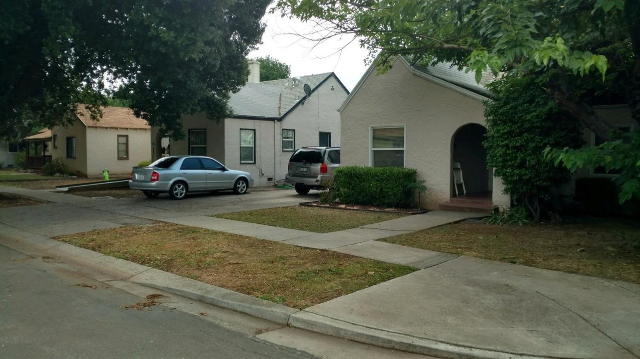 676 Elm St in Yuba City, CA - Building Photo