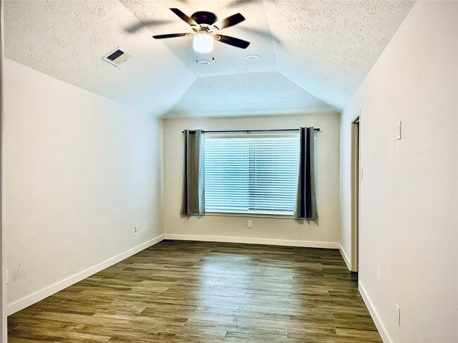 17410 Saxon Dr