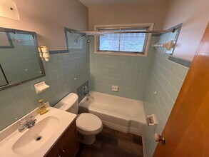 4315 Hopkins Rd in Youngstown, OH - Foto de edificio - Building Photo