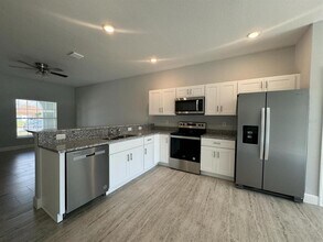 726 Bobcat Ct in Poinciana, FL - Building Photo - Building Photo