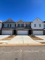 4671 Fullerton Dr in Oakwood, GA - Building Photo