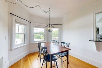 15 Garrison Rd, Unit 3 in Brookline, MA - Building Photo - Building Photo