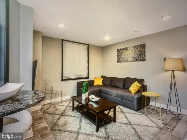2135 Walnut St in Philadelphia, PA - Building Photo - Building Photo