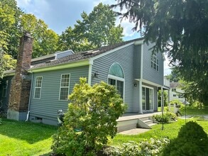 23 Abbott Ave in Ridgefield, CT - Building Photo - Building Photo
