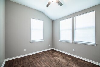 803 S Main St in Victoria, TX - Building Photo - Building Photo