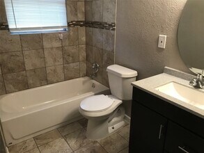 10206 Buena Park Dr in Houston, TX - Building Photo - Building Photo