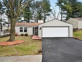 12 Little River Ln in Middletown, CT - Building Photo