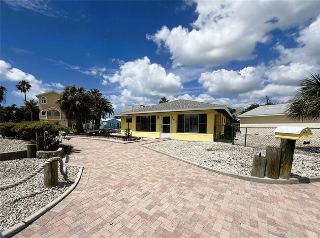 500 140th Ave E in Madeira Beach, FL - Building Photo - Building Photo