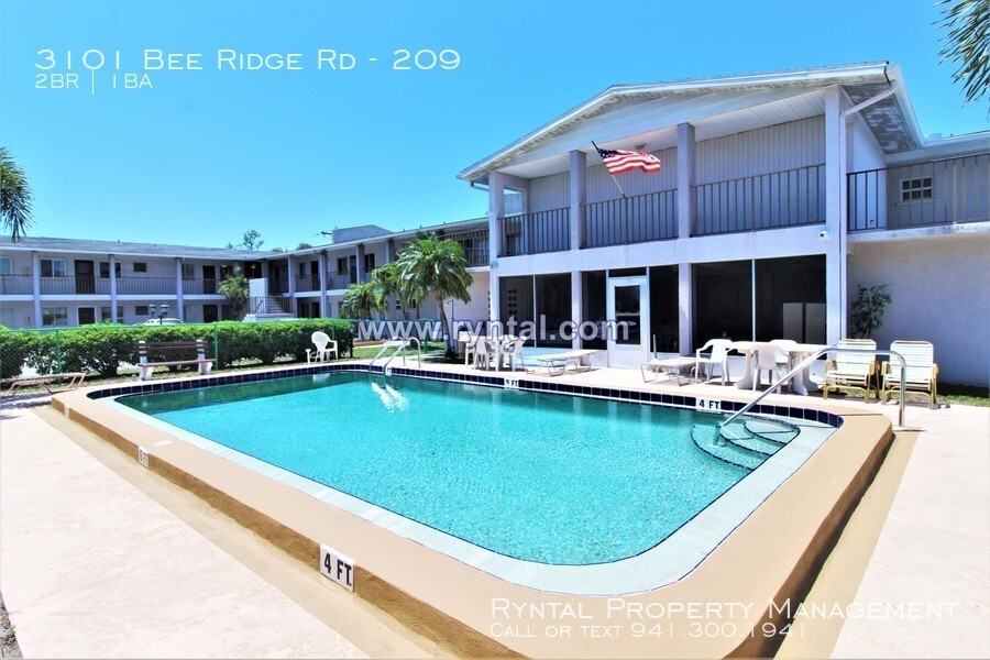 3101 Bee Ridge Rd in Sarasota, FL - Building Photo