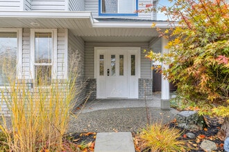 8181 Kunimoto Ct in Mission, BC - Building Photo - Building Photo