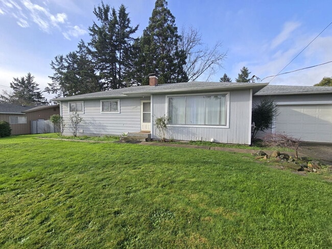 1800 NW Lynwood St in Roseburg, OR - Building Photo - Building Photo