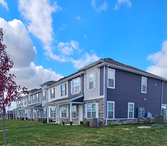 Villas at Maplewood North in Reynoldsburg, OH - Building Photo - Building Photo