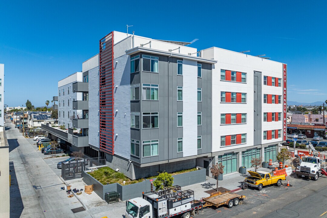 City Heights Place in San Diego, CA - Foto de edificio