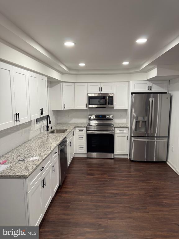 73 Garland Ln in Willingboro, NJ - Foto de edificio - Building Photo