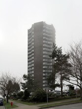 Beach Towers Dogwood Building in Vancouver, BC - Building Photo - Building Photo