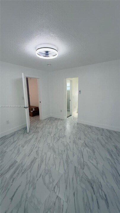 2160 NW 23rd Ave in Miami, FL - Foto de edificio