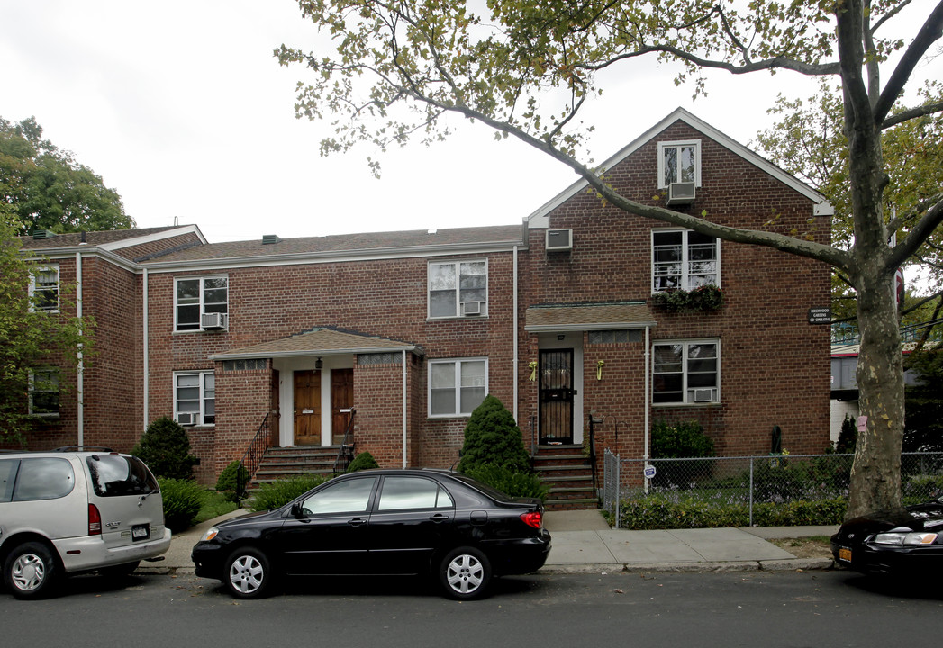 Beechwood Gardens Association in Flushing, NY - Foto de edificio