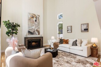 869 S Bundy Dr in Los Angeles, CA - Foto de edificio - Building Photo