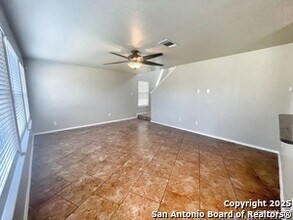 2221 Lakeline Dr in New Braunfels, TX - Building Photo - Building Photo