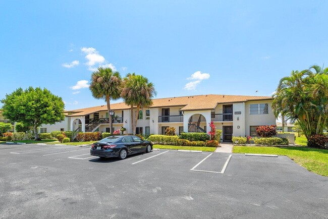 5850 Sugar Palm Ct in Delray Beach, FL - Foto de edificio - Building Photo