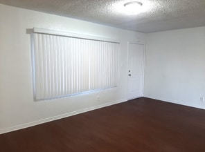 734-736 E 80th St in Los Angeles, CA - Building Photo - Building Photo