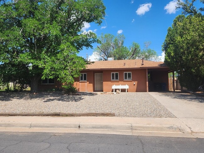 2720 Espanola St NE