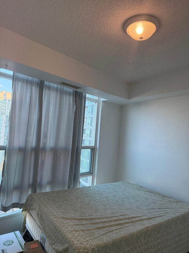 1 Elm Dr W in Mississauga, ON - Building Photo - Building Photo