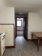 1100 N 4th St, Unit Upstairs unit in Springfield, IL - Building Photo - Building Photo