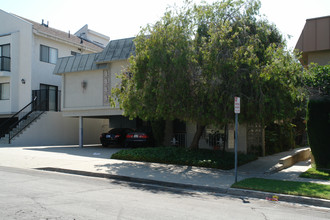 634 E Tujunga Ave in Burbank, CA - Building Photo - Building Photo